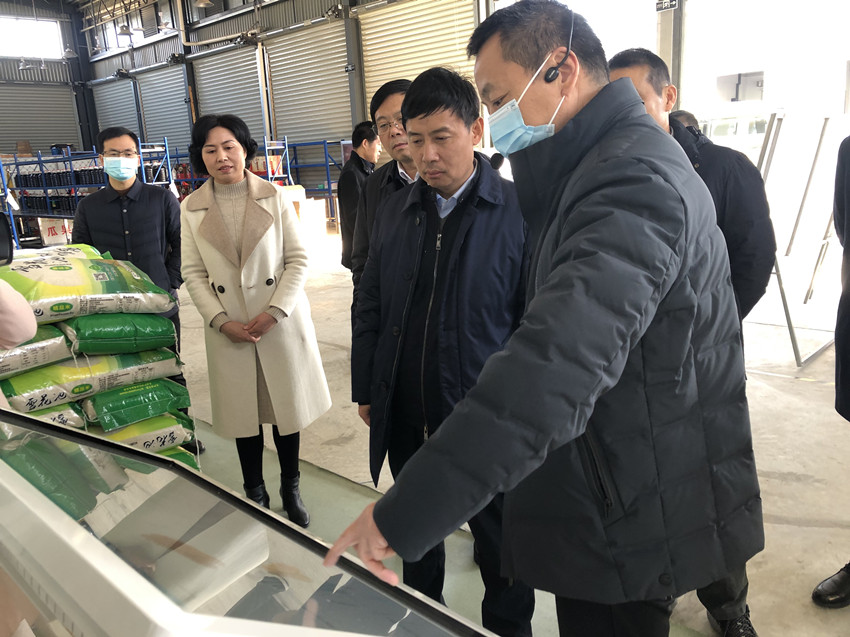 圖為宗義一行在農夫商城電商公司調研現場.jpg