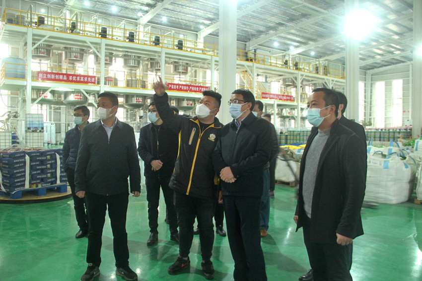 在范崗鎮建秀建材公司調研.JPG