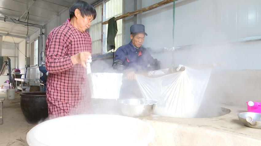 圖為篩豆漿.jpg