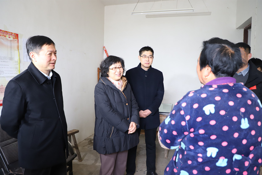 黃甲鎮水嶺村困難群眾家中1.JPG