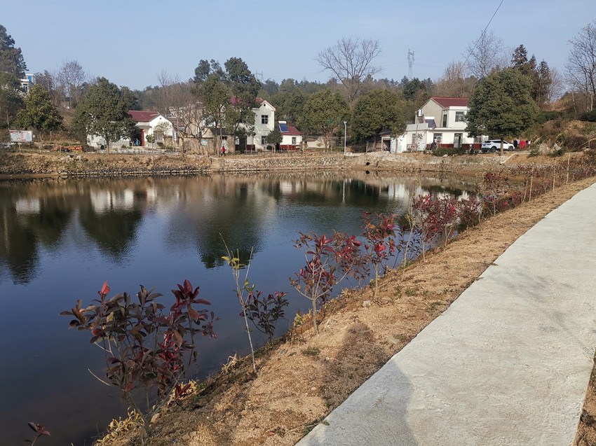 圖為冬日百嶺村高擺村民組，美景如畫。.jpg