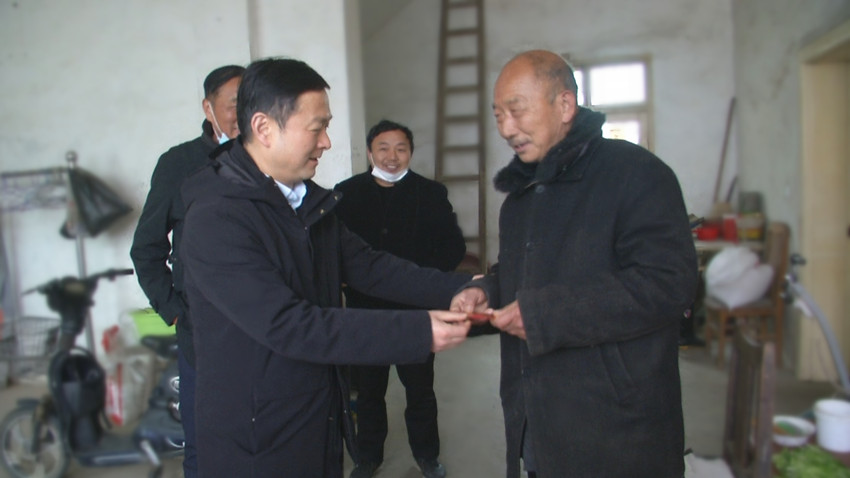洪長久慰問.jpg