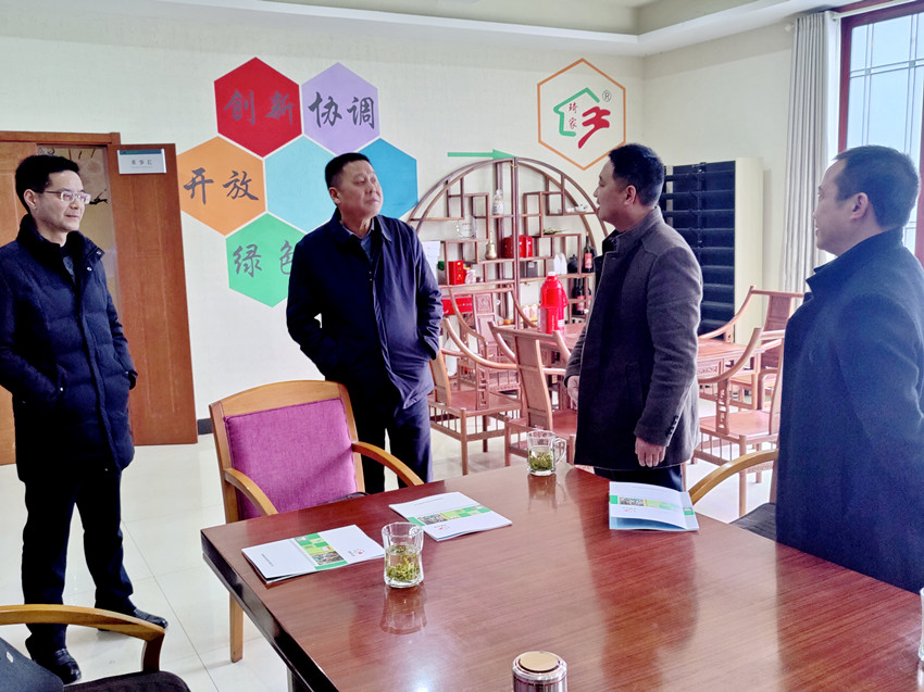 江學潮慰問專家人才.jpg