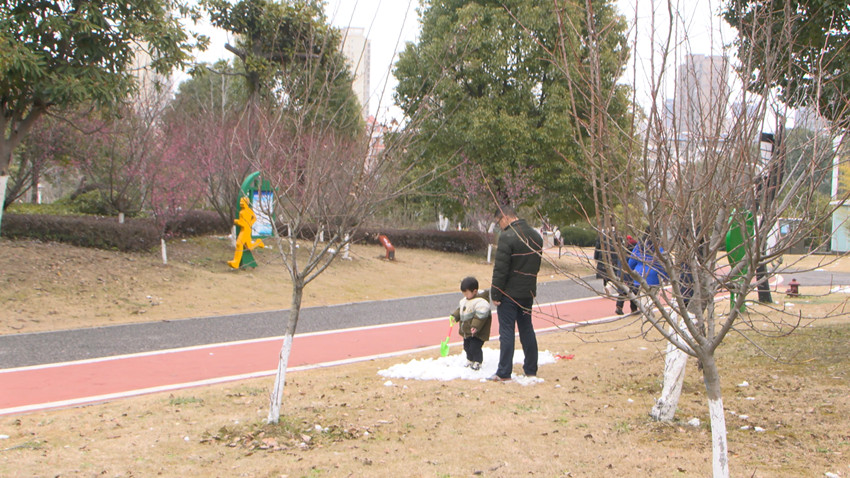 圖為公園內熱鬧非凡。.jpg