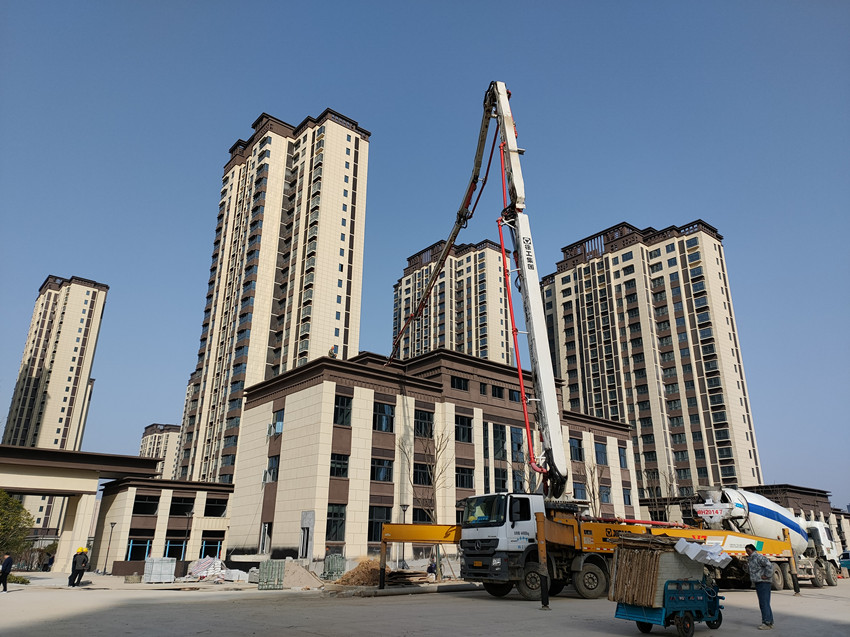 東部新城棚戶區(qū)施工現(xiàn)場(chǎng).jpg