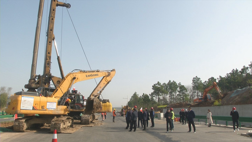 北環路和和平東路上跨高速路立交橋工程正式開工建設現場3.jpg