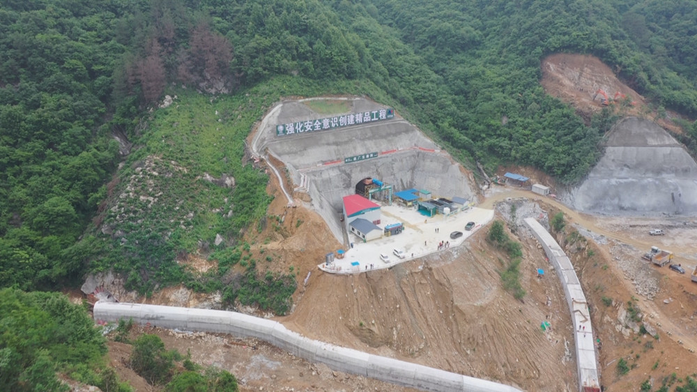 圖為抽水蓄能電站項目正如火如荼建設中。.jpg