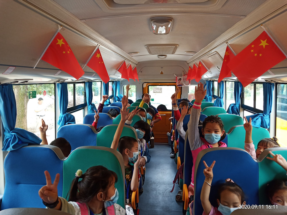 校車內環境優雅，我們很舒心.jpg