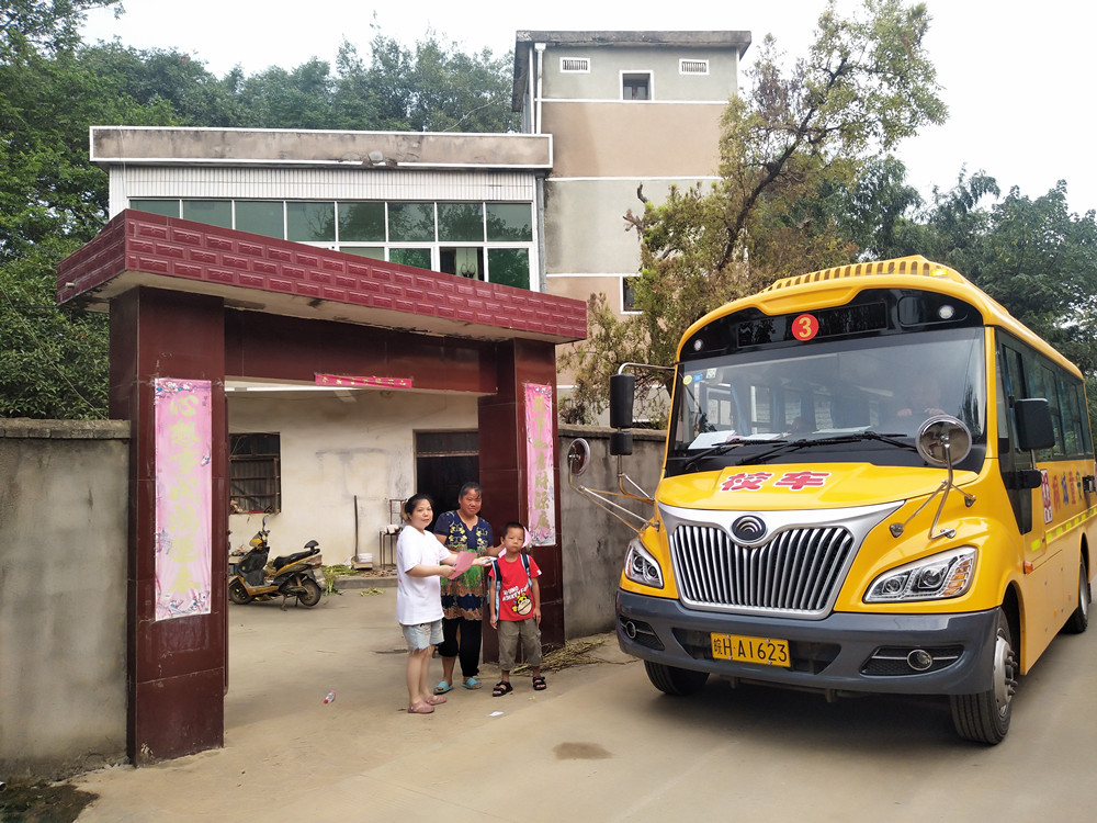 校車開到家門口，我們很放心.jpg