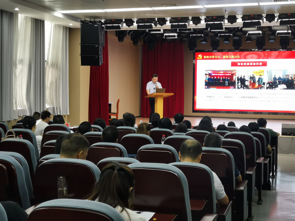 圖為參加展演的黨建負責人現場發言介紹。.jpg