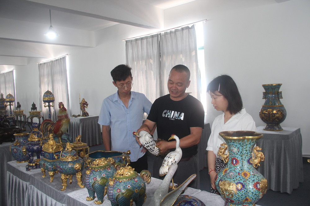 龍騰街道和蔡店村兩級(jí)走訪金石坊公司.JPG