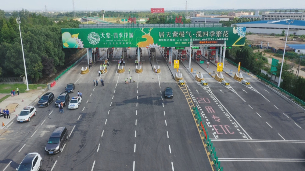 圖為收費(fèi)站提前開通2.jpg