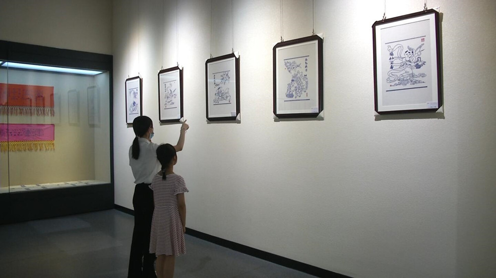 圖為游客參觀現場.jpg