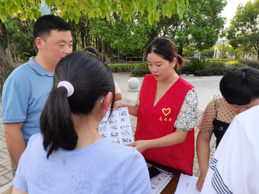 龍眠街道長(zhǎng)生社區(qū)開展“食品安全進(jìn)社區(qū)”宣傳活動(dòng).jpg