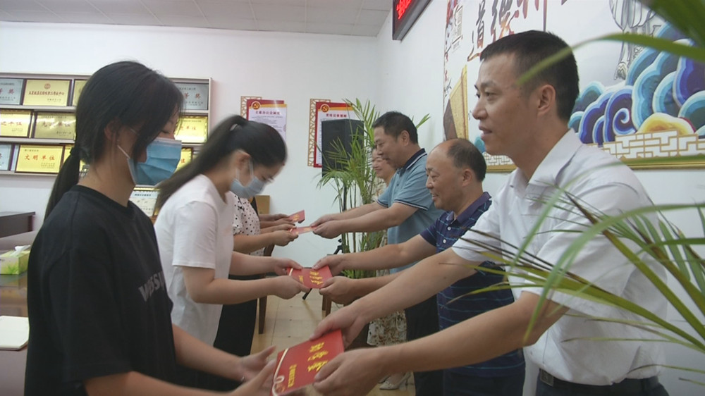 秋夢圓 工會助成長 金秋助學集中資助儀式現場2.jpg