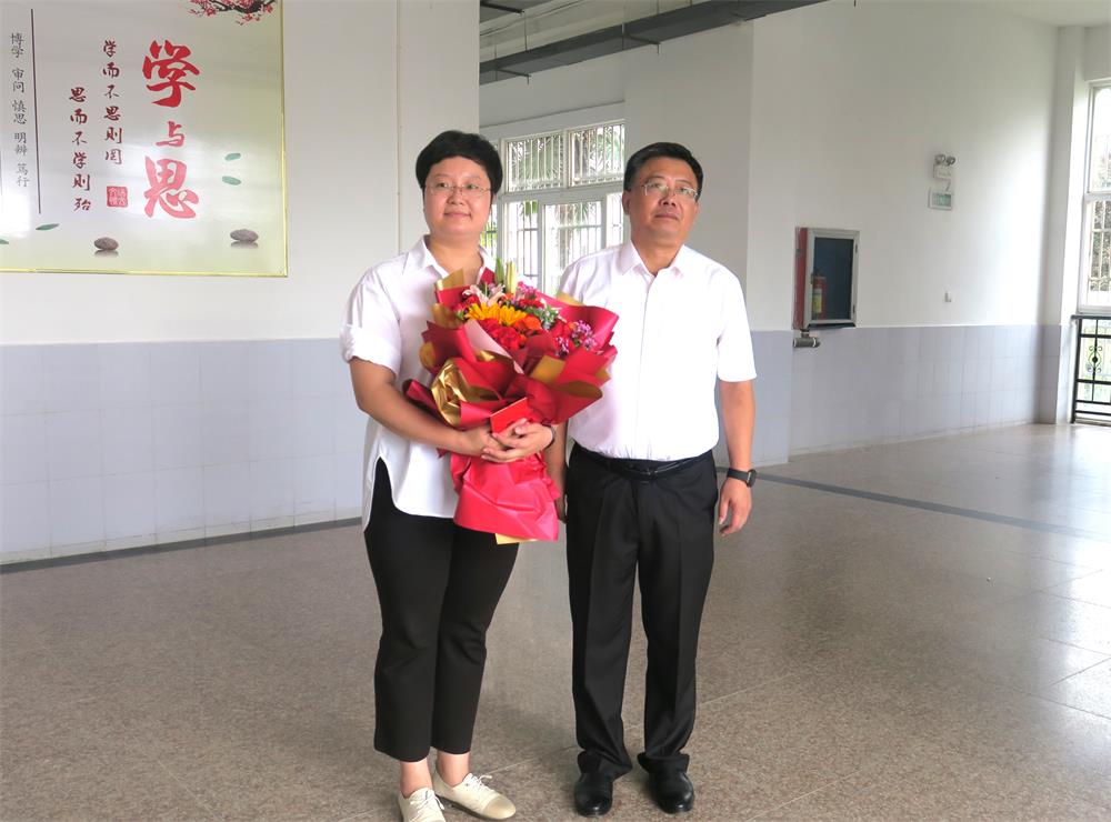 31慰問桐城二中辦學集團校優秀教師代表.jpg