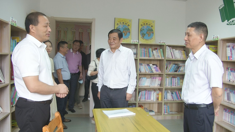 圖為調研組一行在嬉子湖文化站調研_副本.jpg