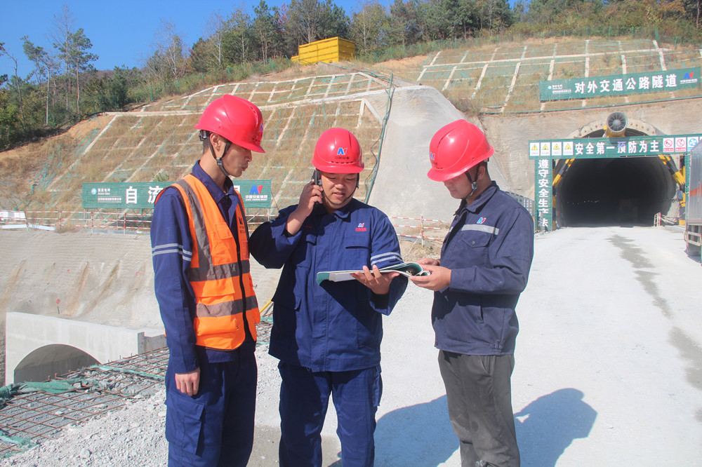 范崗鎮(zhèn)萬元村境內(nèi)，電站工程對外交通公路隧道出口.JPG