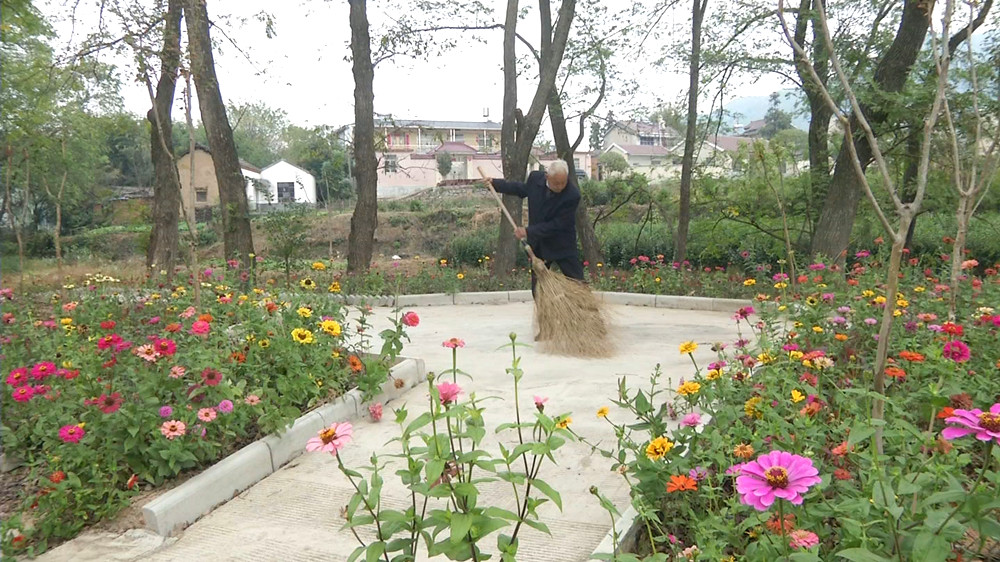 圖為小關村村民自發清掃.jpg