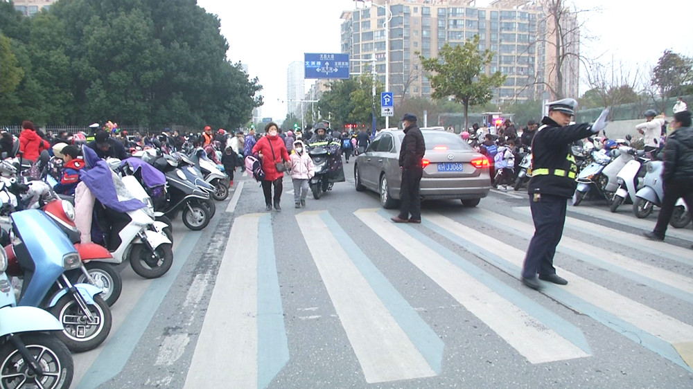 交警護學崗.jpg