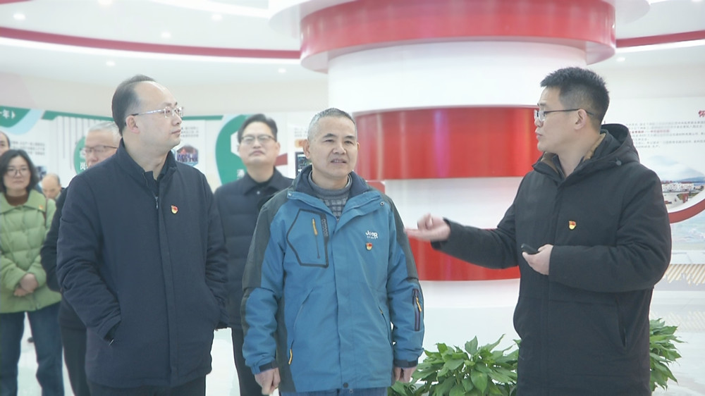 圖為省市領(lǐng)導(dǎo)到金科公司調(diào)研2.jpg