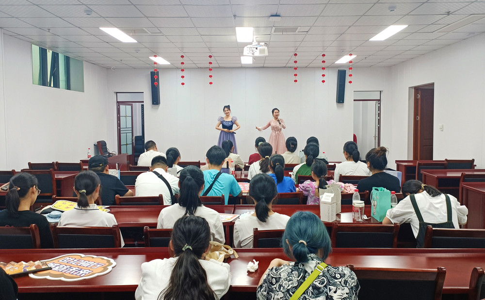 “與人才同行，遇見最美文都”——桐城市首屆人才嘉年華之人文體驗行活動 (1).jpg