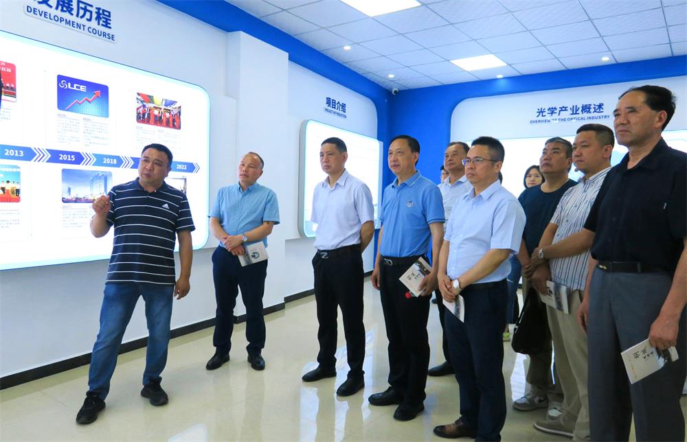 4考察聯創電子.jpg