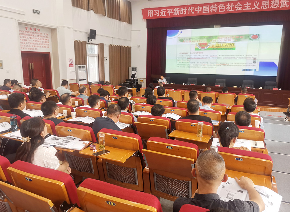 圖為與會人員聆聽經驗分享。.jpg