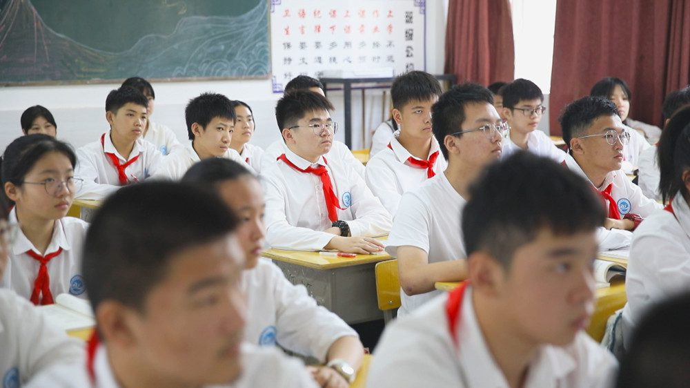 圖為桐城市第二中學912班開學第一課現場4.jpg