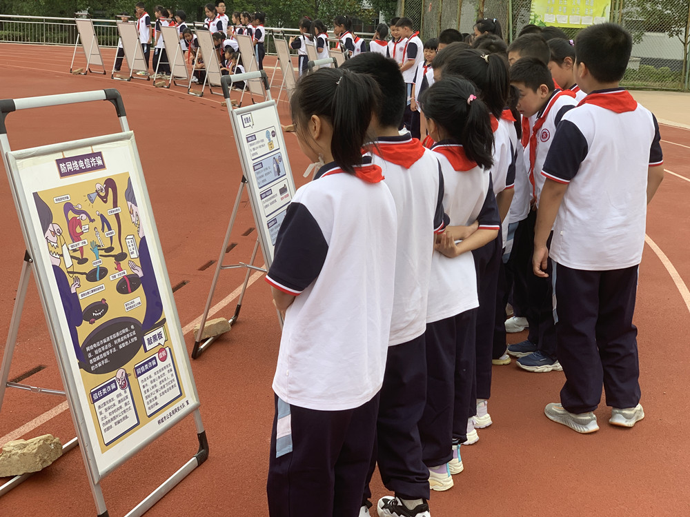 網絡安全進校園3.jpg