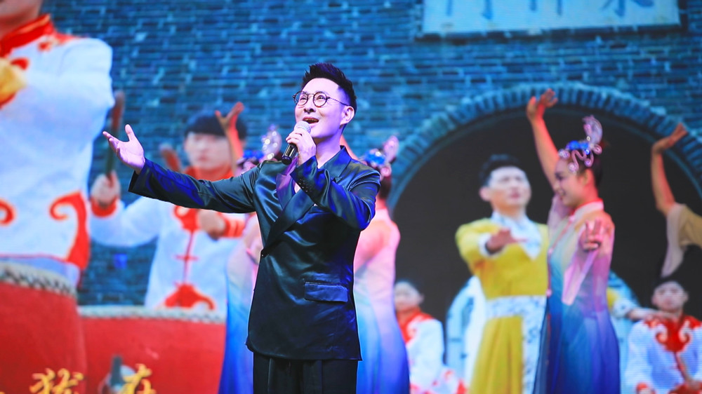 青年歌唱家 政府“五個一”工程獎獲得者 張正揚演唱《六尺巷》.jpg