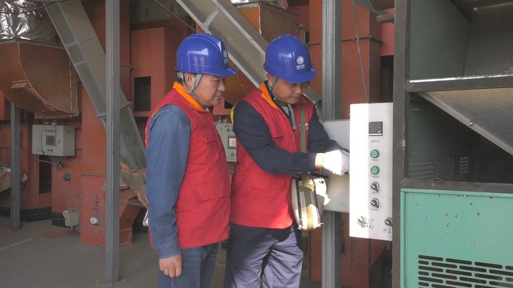 圖為檢查烘干機.jpg