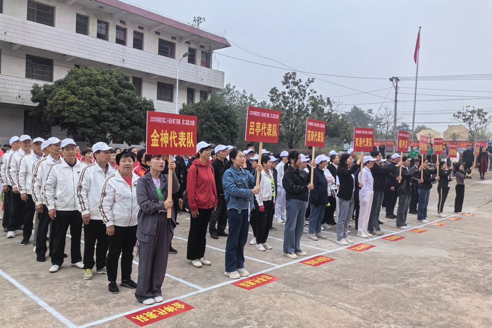 圖為開幕式，各鎮代表隊伍舉牌亮相。.jpg