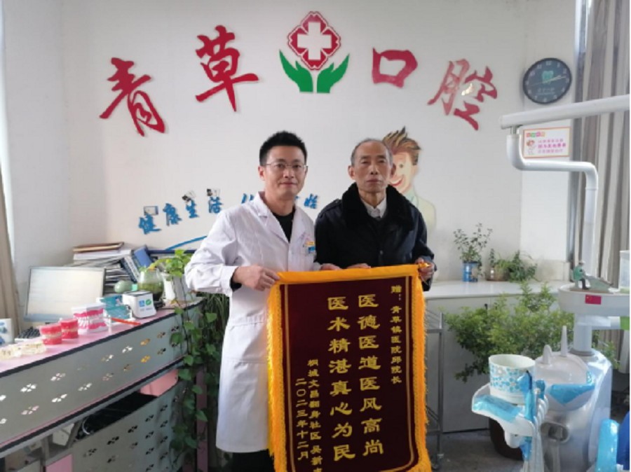 圖為送錦旗現場.jpg