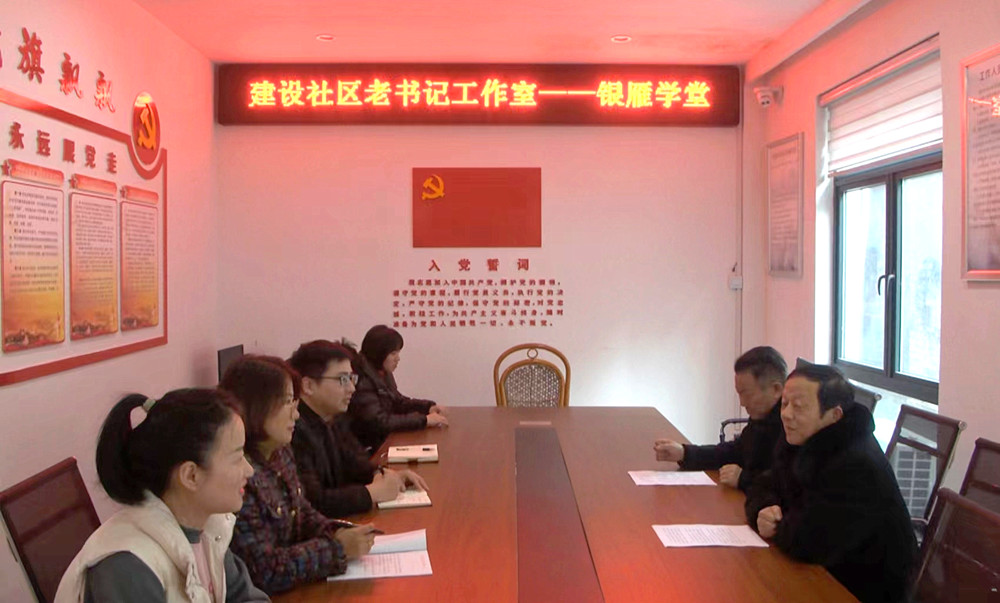幫幫團成員為社區年輕工作者授課.jpg