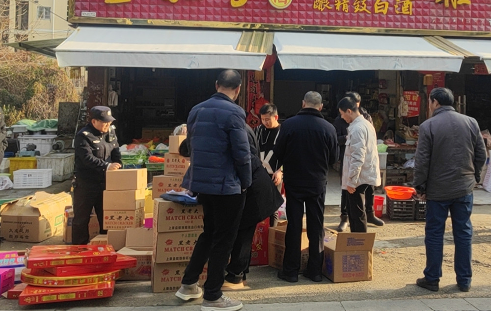 桐城市供銷社聯勤執法 打非治違保平安1.jpg