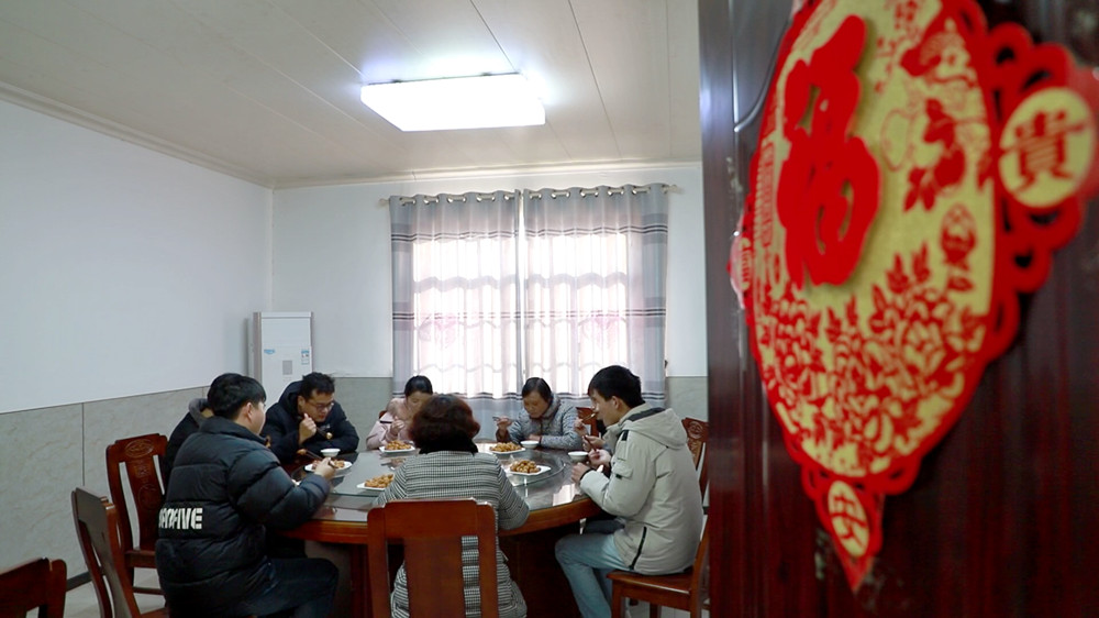 安徽桐城：手工炸魚圓 濃濃團圓味（桐城臺[00_09_29][20240127-124435].jpg