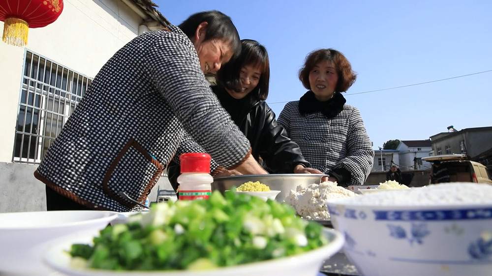 安徽桐城：手工炸魚圓 濃濃團圓味（桐城臺[00_06_32][20240127-124230].jpg