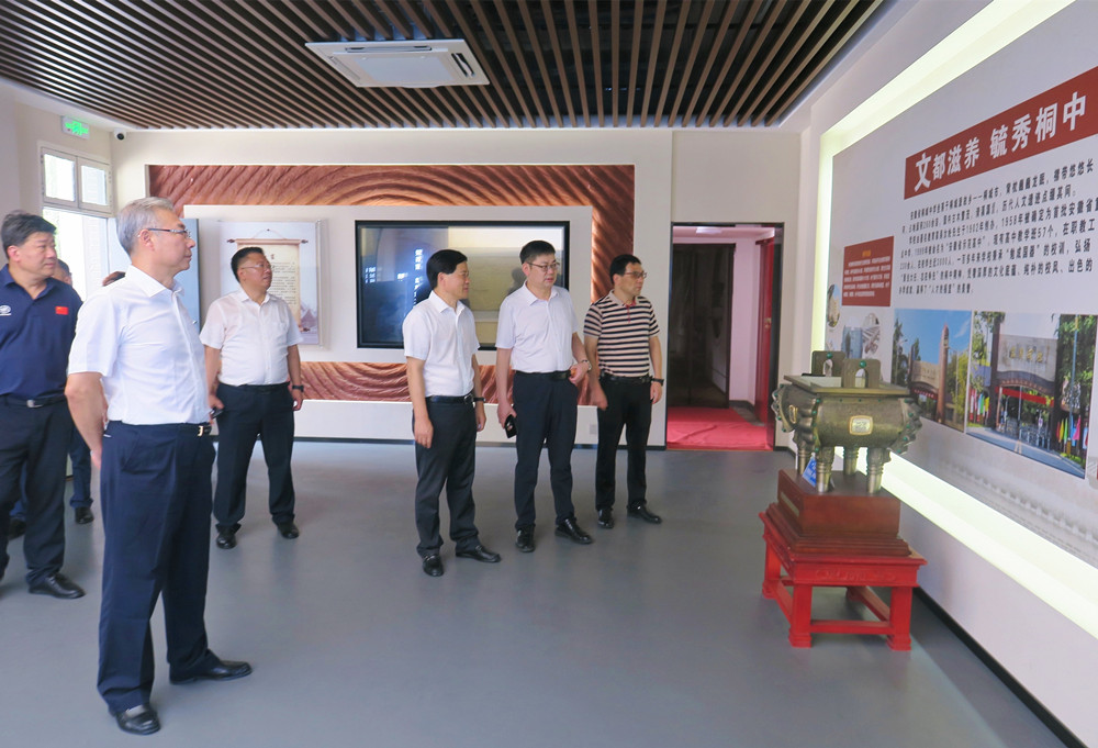 5參觀桐中校史館_副本.jpg