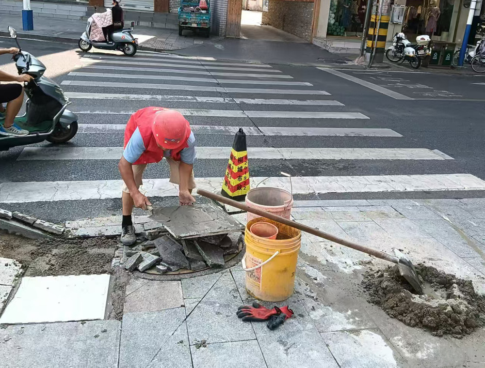 圖為城區人行道修復中.jpg