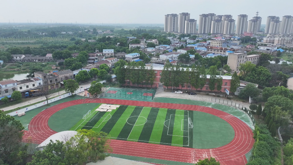 圖為改造后煥然一新的市高橋中心小學新校區.jpg