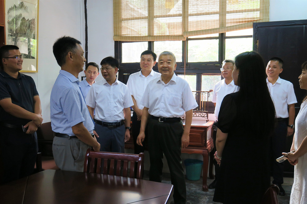 3調研文昌街道六尺巷社區“僑胞之家”_副本.jpg
