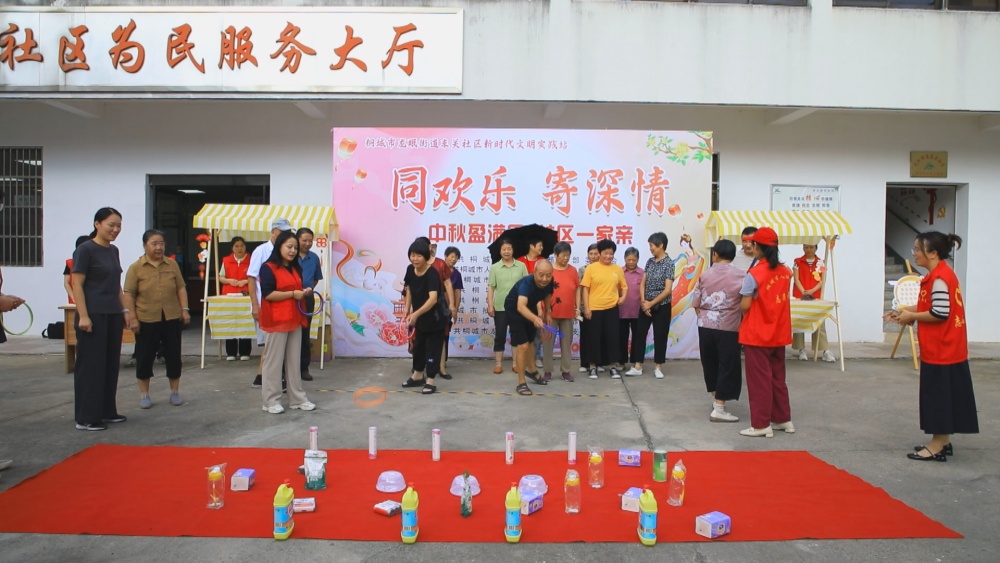 圖為套圈圈游戲現場.jpg