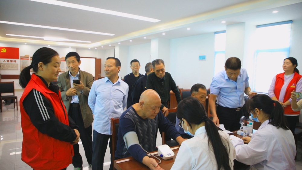 圖為義診送健康活動現場.jpg