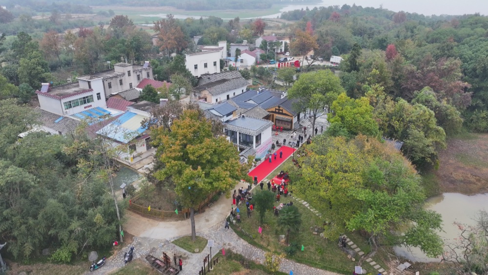 圖為裁襟勵(lì)子母教館所在地嬉子湖鎮(zhèn)珠檀村一角.jpg