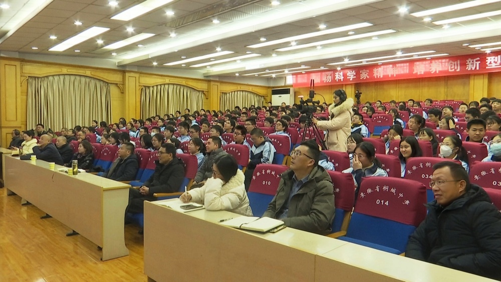 桐城中學杰出校友魏文斌回母校作專題講座3.jpg