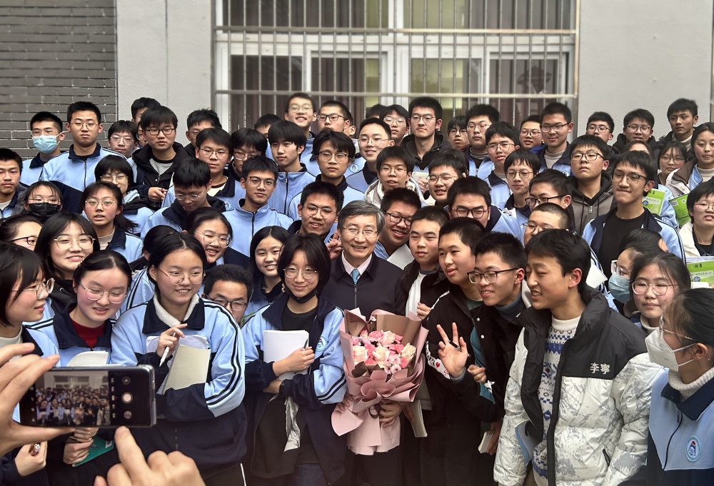 桐城中學杰出校友魏文斌回母校作專題講座4.jpg