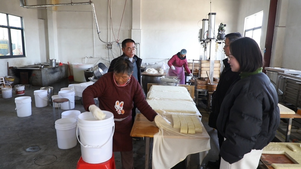 安徽桐城：過年做豆腐，傳統年味濃（桐城臺[00_10_55][20250117-102121].jpg