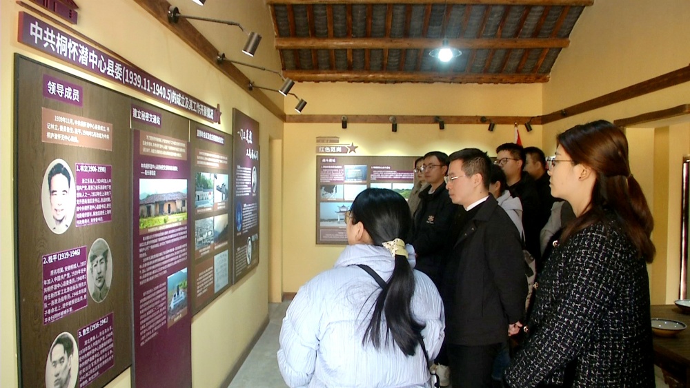 團市委活動現場參觀.jpg