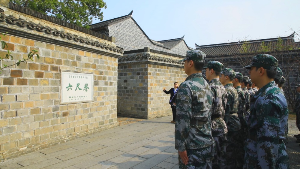 圖為預定新兵在六尺巷接受役前教育3.jpg